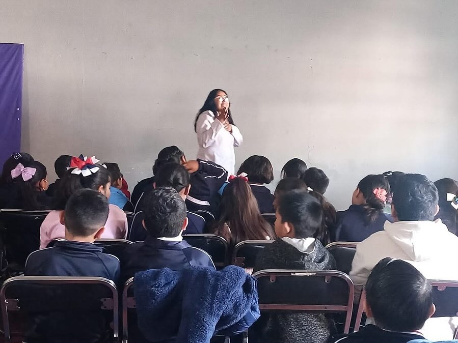 El @difpuecapital visitó la Primaria Presidente Manuel Ávila Camacho para impartir el taller “Inteligencia Emocional”, donde niñas y niños aprendieron herramientas de autorregulación que les ayudarán a fortalecer su bienestar y mejorar su convivencia. 💕

¡Juntos seguimos impulsando el desarrollo emocional de las infancias poblanas! 👧👦 
#LaCapitalImparable